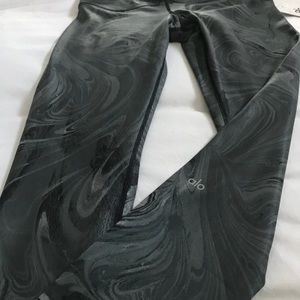 Alo Yoga Black Marble Glossy Airbrush leggings